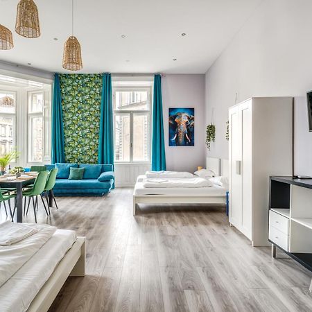 Downtown Delight - Erzsebet Blvd - 13 Ppl Apartment Будапеща Екстериор снимка