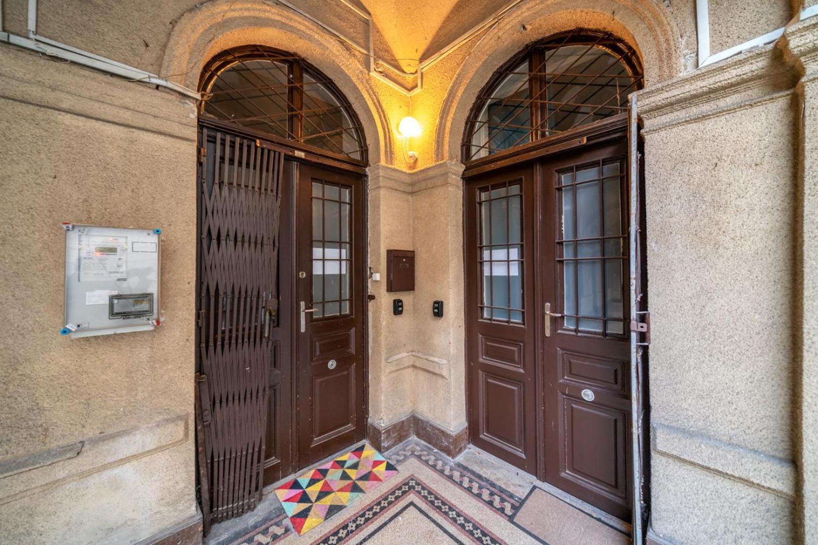 Downtown Delight - Erzsebet Blvd - 13 Ppl Apartment Будапеща Екстериор снимка
