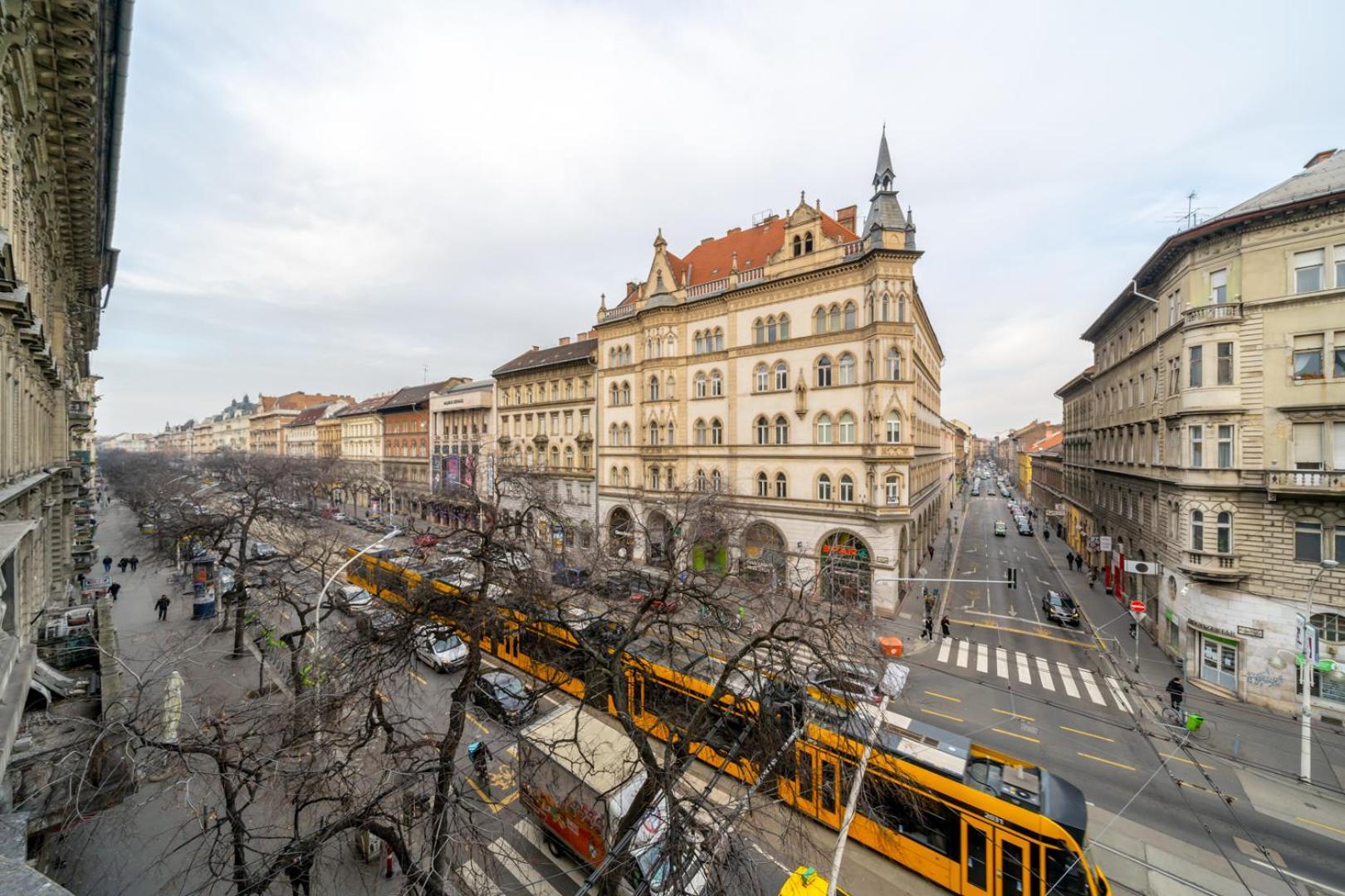 Downtown Delight - Erzsebet Blvd - 13 Ppl Apartment Будапеща Екстериор снимка