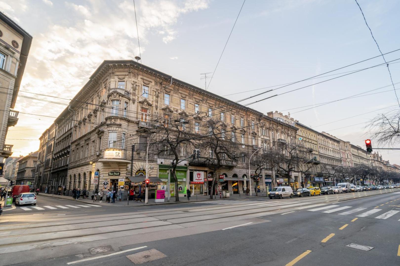 Downtown Delight - Erzsebet Blvd - 13 Ppl Apartment Будапеща Екстериор снимка
